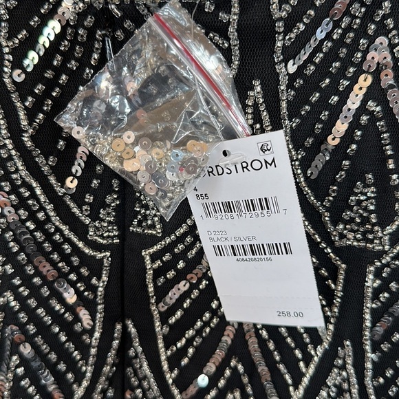 Pisarro Nights
Pisarro Nights Cold Shoulder Short Sleeve Gown Black/silver Sz 4 - Picture 7 of 13